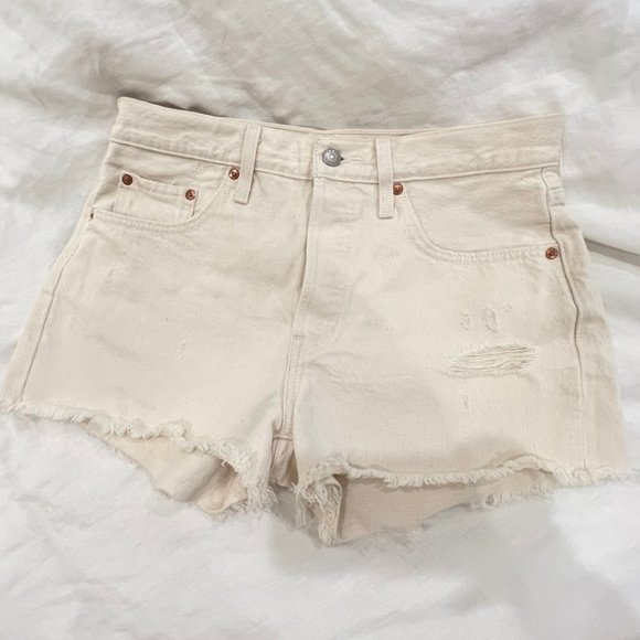 Levi's 501 Shorts in Ivory - Picture 4 of 6
